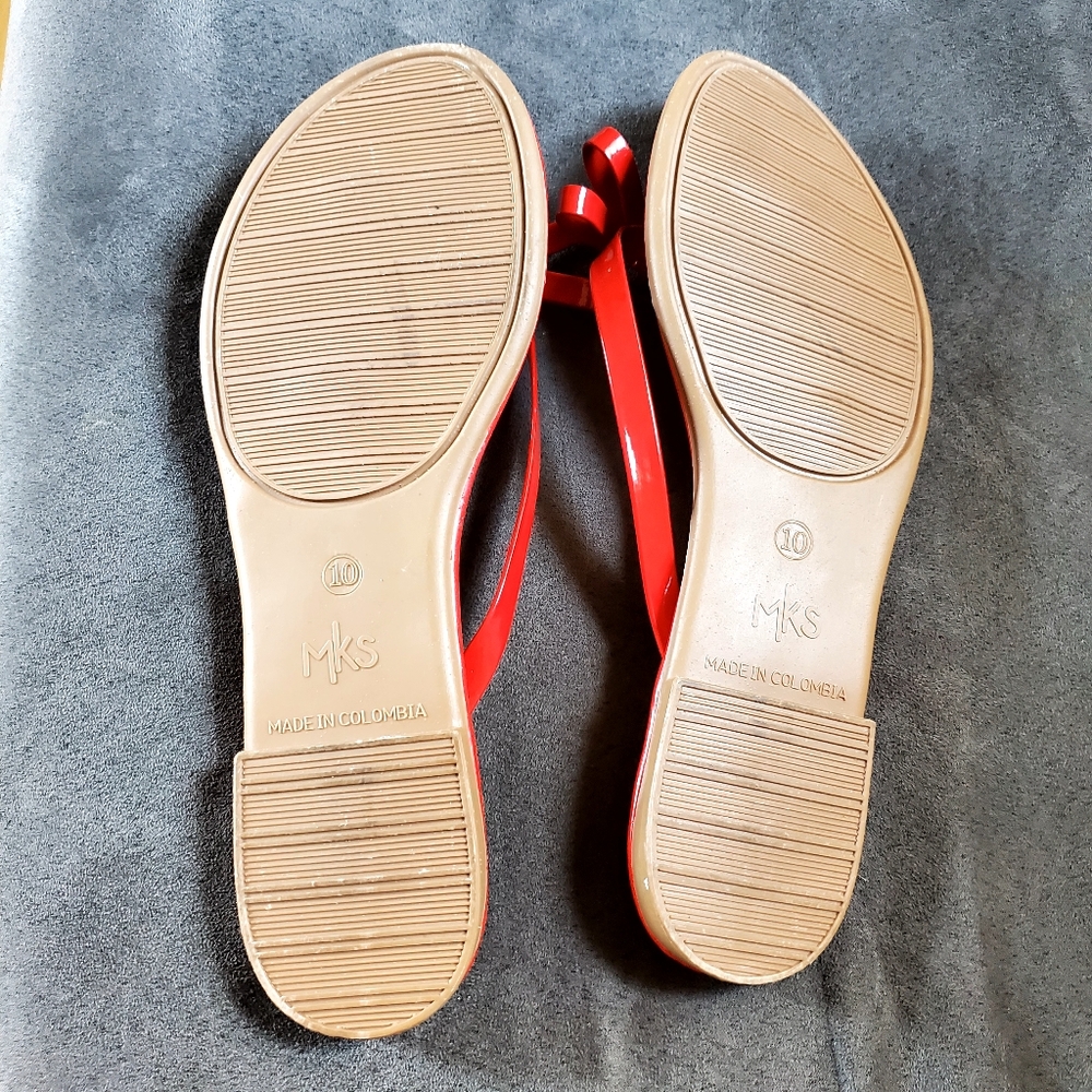 Red Sandals with Decorative Bow and Flat Sole Size 10 - Picture 5 of 6